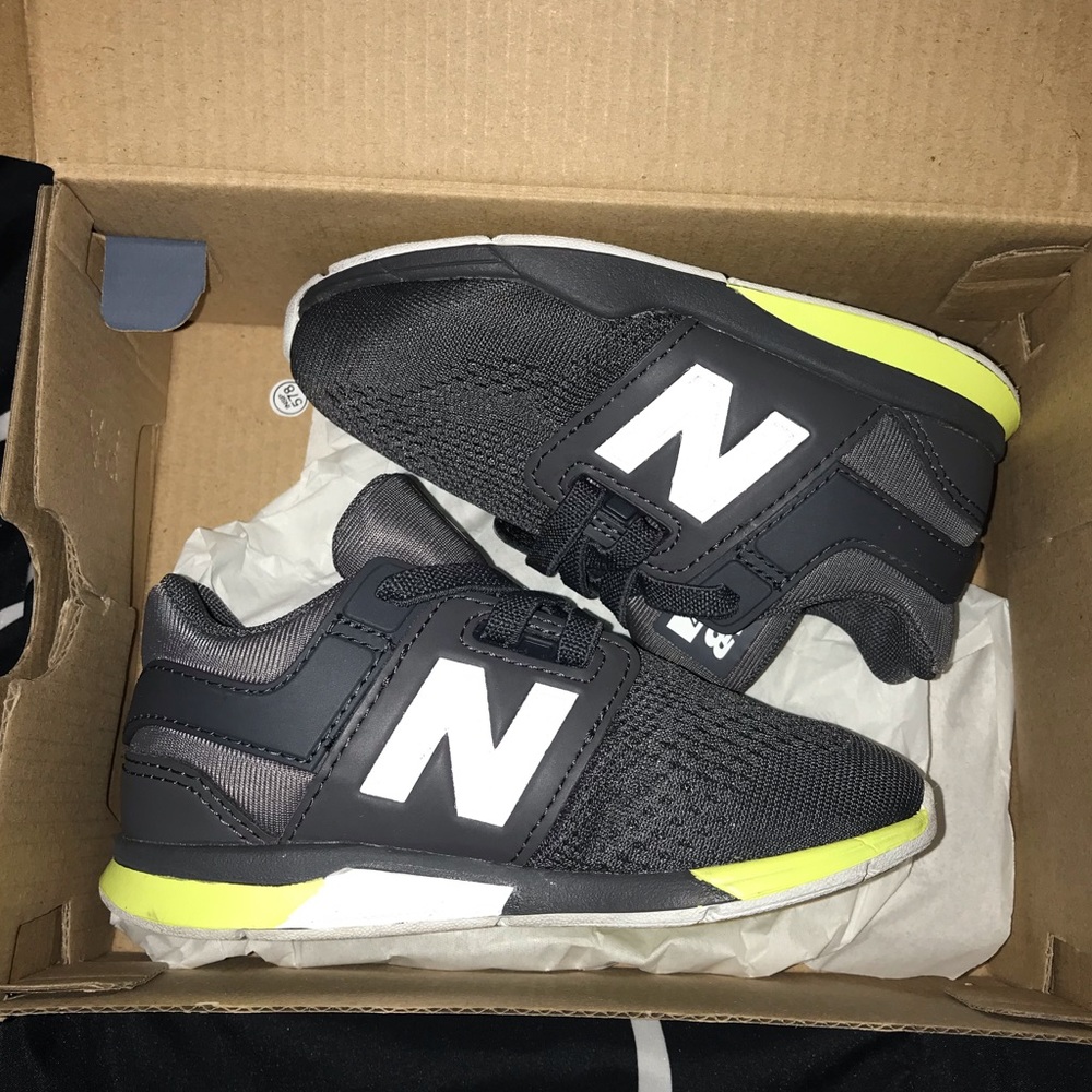 New toddler New Balances size 8.5